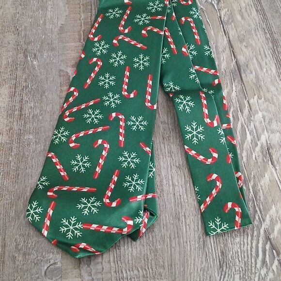 Christmas Necktie Christmas Party Fun Christmas Theme Print Tie Candy Canes NEW - Picture 2 of 5
